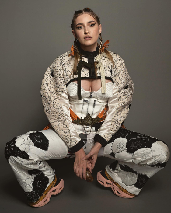 Iulia Albu a purtat ținute extravagante și la America Express (Foto: Instagram)