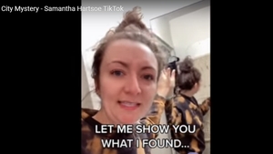 S-a mutat în casă nouă, dar a avut parte de o surpriză uriașă! Ce a găsit tânăra în spatele oglinzii din baie VIDEO