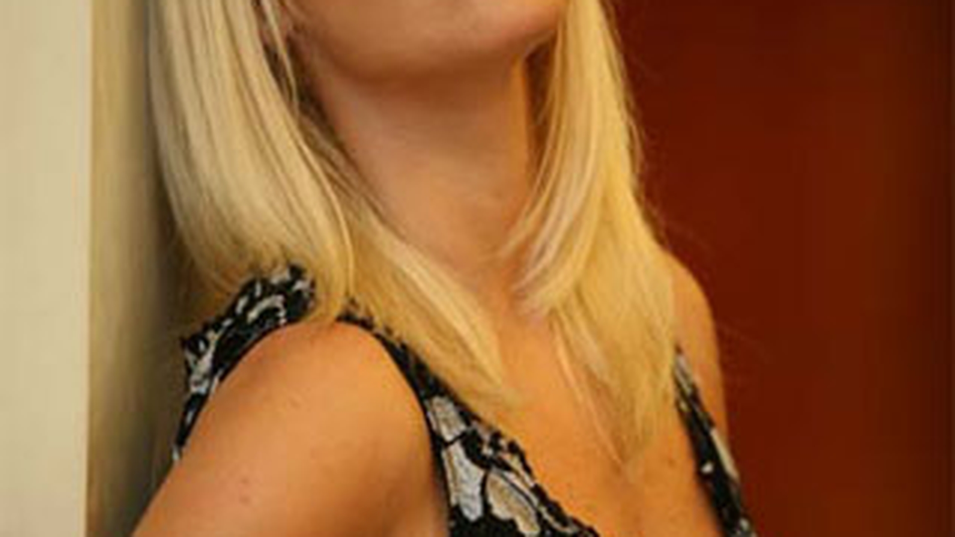 Loredana Groza era complexata! "La scoala trebuia sa stau cu sanii sub masa!"