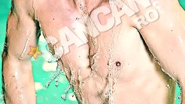 Fetele de la Burlacul demonteaza mitul barbatului fatal Vladimir Draghia. Poarta aceleasi sosete o saptamana