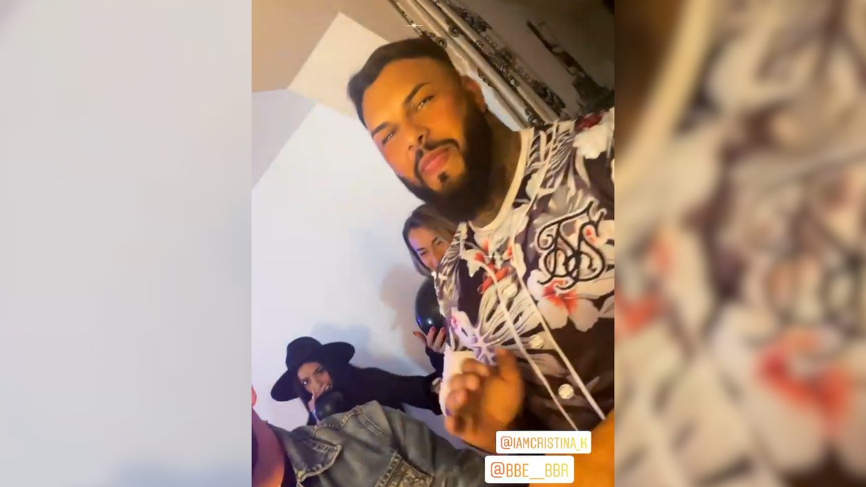 Bebino s-a distrat la cote înalte, inclusiv alături de o stripteuză top