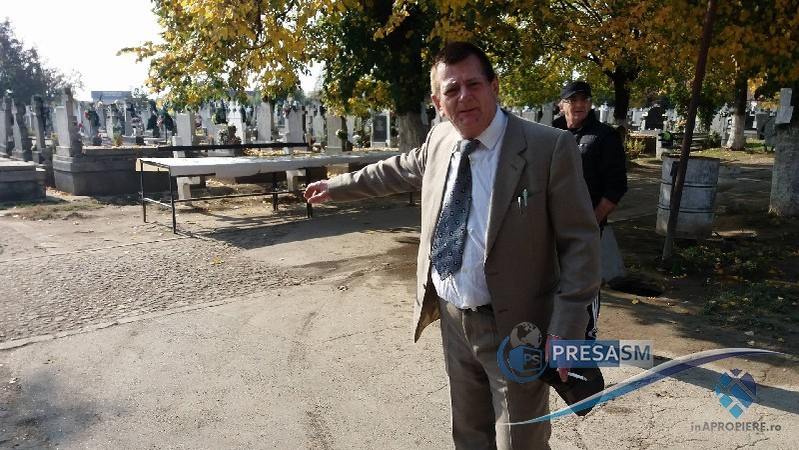 VIDEO / Scene care le-au dat fiori! Un bărbat a pus sicriul cu fratele mort pe plafonul maşinii şi a mers aşa pe străzi! Cum s-a încheiat plimbarea macabră