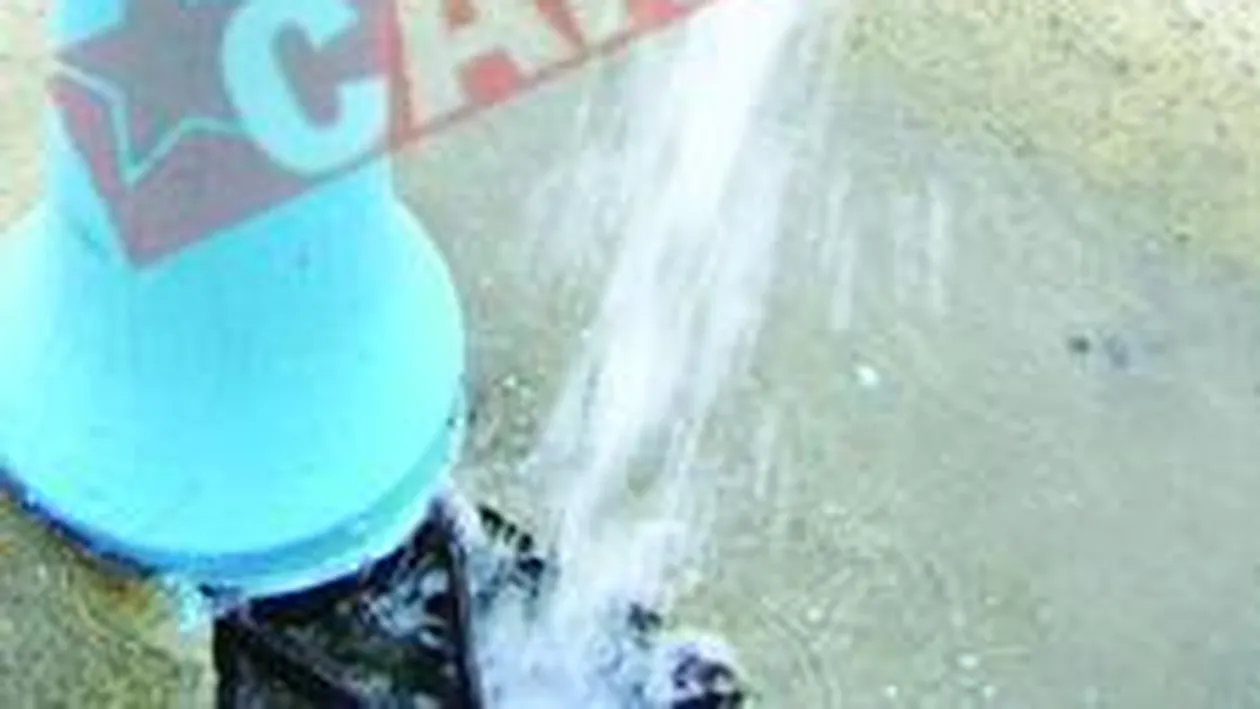 Curge apa la Perieni