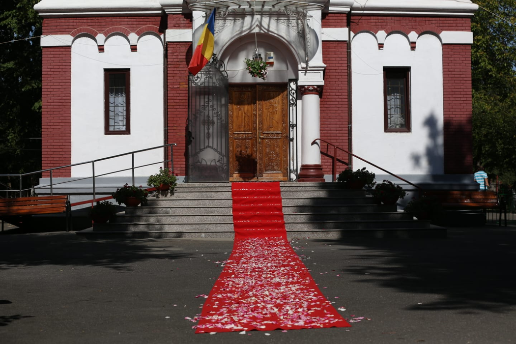 EXCLUSIV. Cum a apărut îmbrăcată Oana Roman la nunta Gabrielei Cristea
