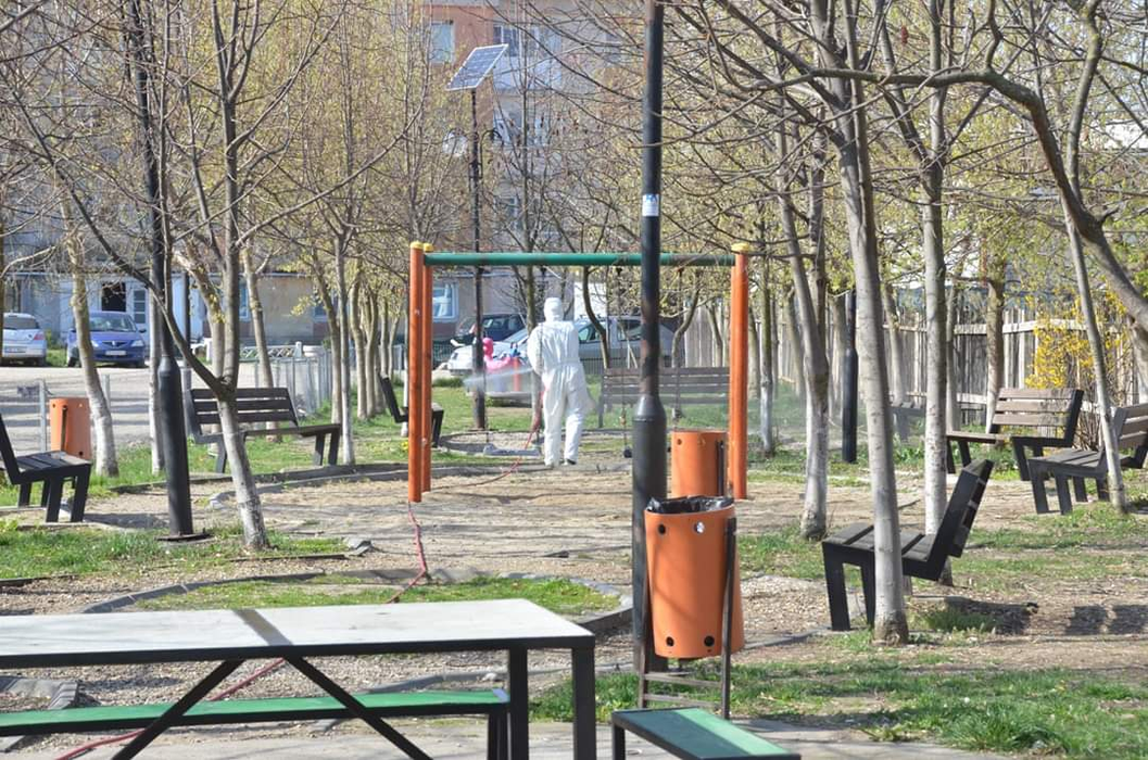 54 de cazuri de COVID-19 în azilul din Răcari. Primarul a anunțat că este posibilă carantinarea unor localități