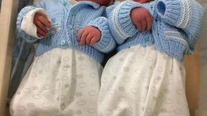 O mamă a născut cei mai graşi gemeni! Medicii s-au şocat când au văzut bebeluşii