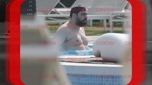  Toplessul anului! ”Regele” Salam, fotografiat la piscină cu vedere la... ”ghiozdan”