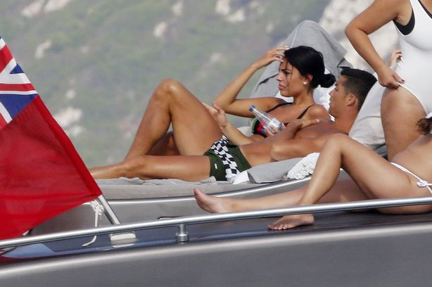 Iubita lui CRISTIANO RONALDO, o graviduţă în toată regula! Primele imagini cu burtica de gravidă a GEORGINEI RODRIGUEZ