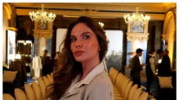 Motivul uluitor pentru care un client i-a returnat comanda Annei Lesko. Artista lucrează manual globuri de Crăciun