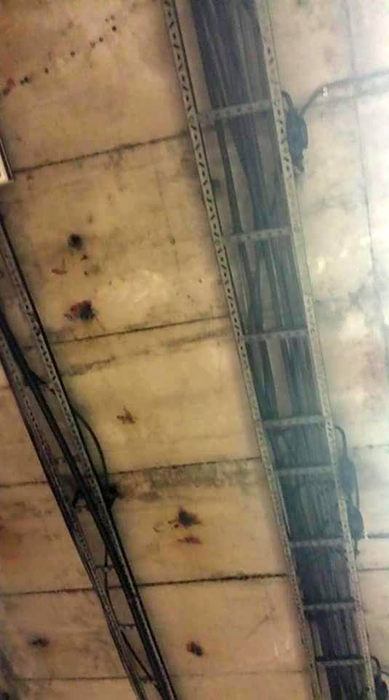 S-a crăpat tavanul! Cum arată stația de metrou Apărătorii Patriei după cutremurul petrecut duminică dimineață în România