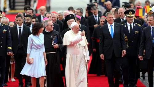 Președintele Klaus Iohannis, către Papa Francisc: Este o mare plăcere să vă avem pe pământ românesc!