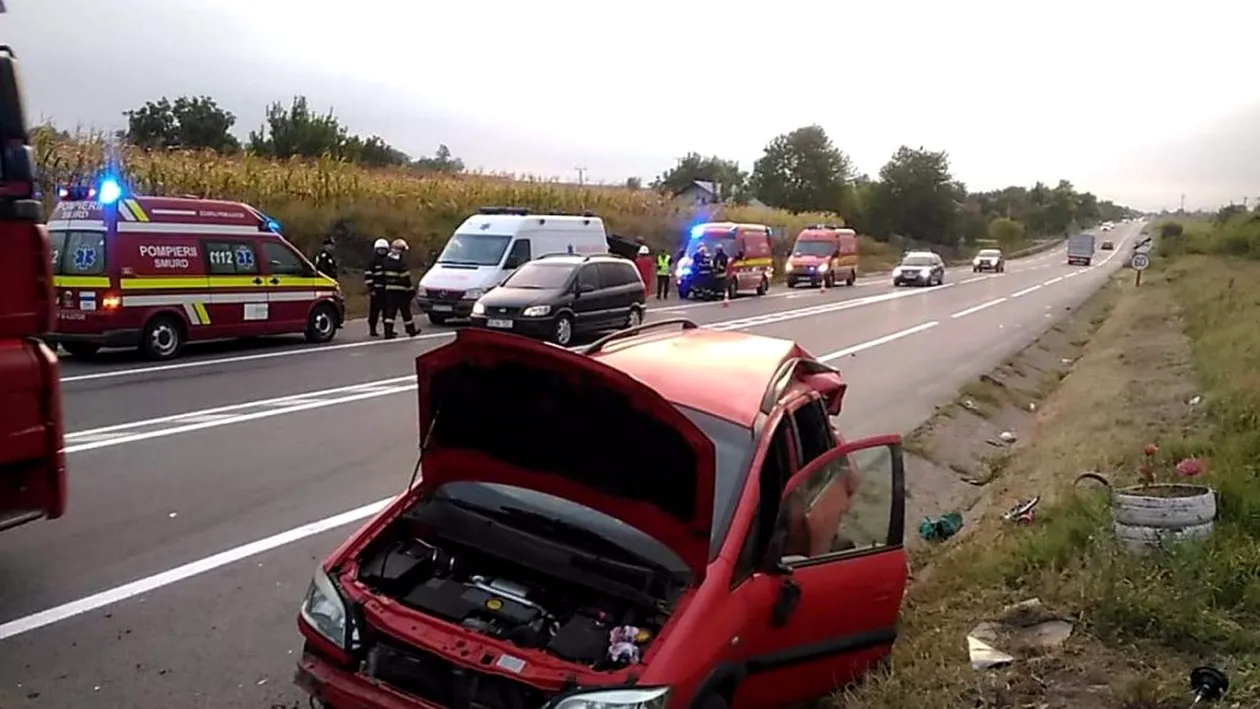Microbuz, implicat într-un accident la Iași! Zece persoane au fost rănite