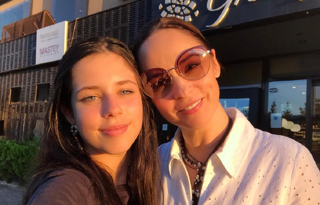 Cât de mare s-a făcut Violeta! Fiica Andreei Marin şi a lui Ştefan Bănică Jr a început liceul. FOTO