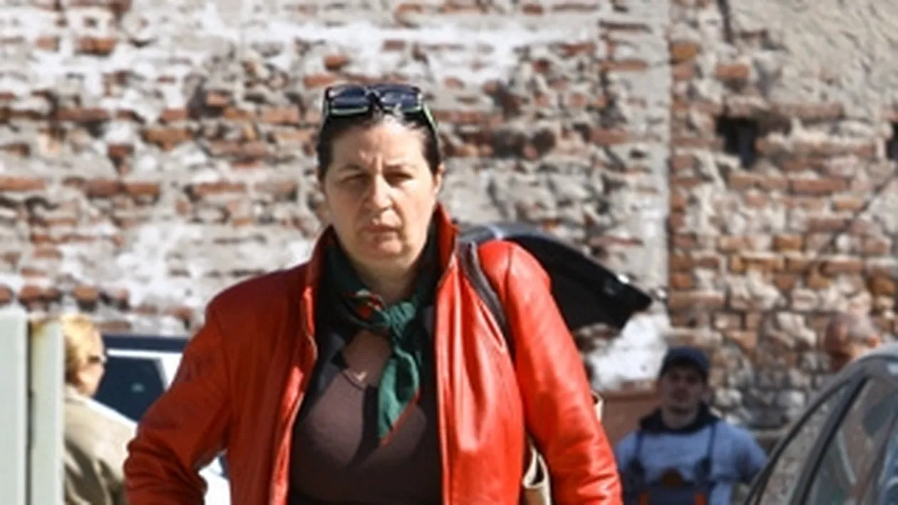 S-a cufundat in munca pentru a uita de probleme! Aniversarea Magdei Catone a fost umbrita de gandurile negre care nu-i dau pace de o vreme: Il visez mereu pe Serban... Am cosmaruri!