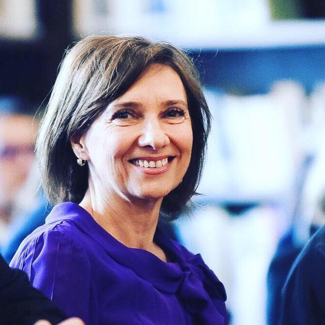 Carmen Iohannis a decis să își schimbe look-ul! Cum arată acum Prima Doamnă