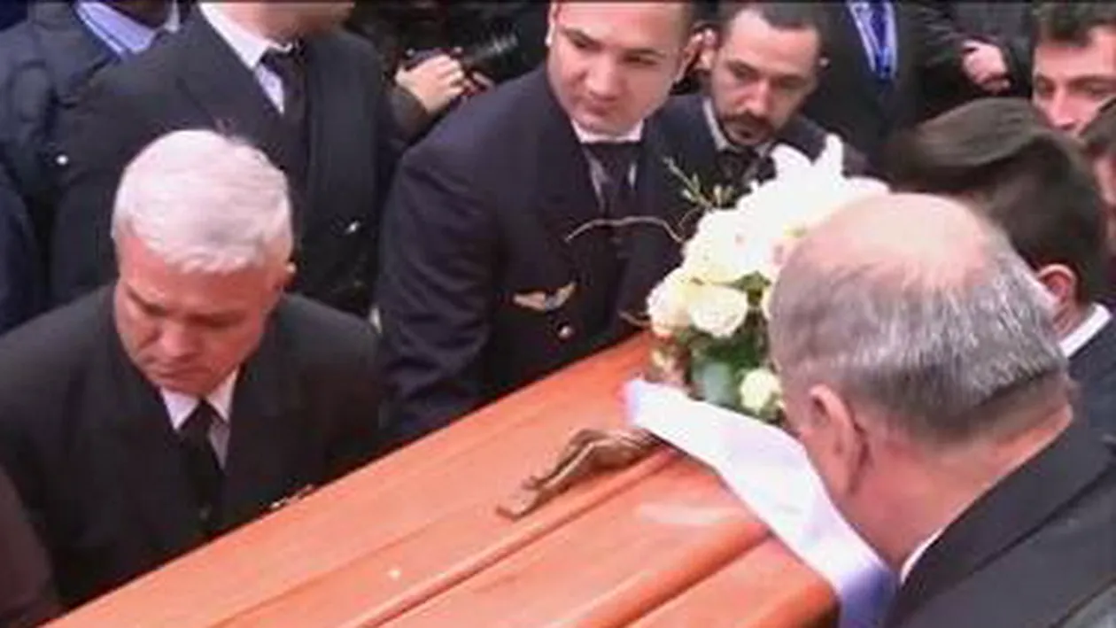 Ce a aparut pe CER in timpul inmormantarii lui Adrian Iovan! Cei care asistau la ceremonie au privit INMARMURITI