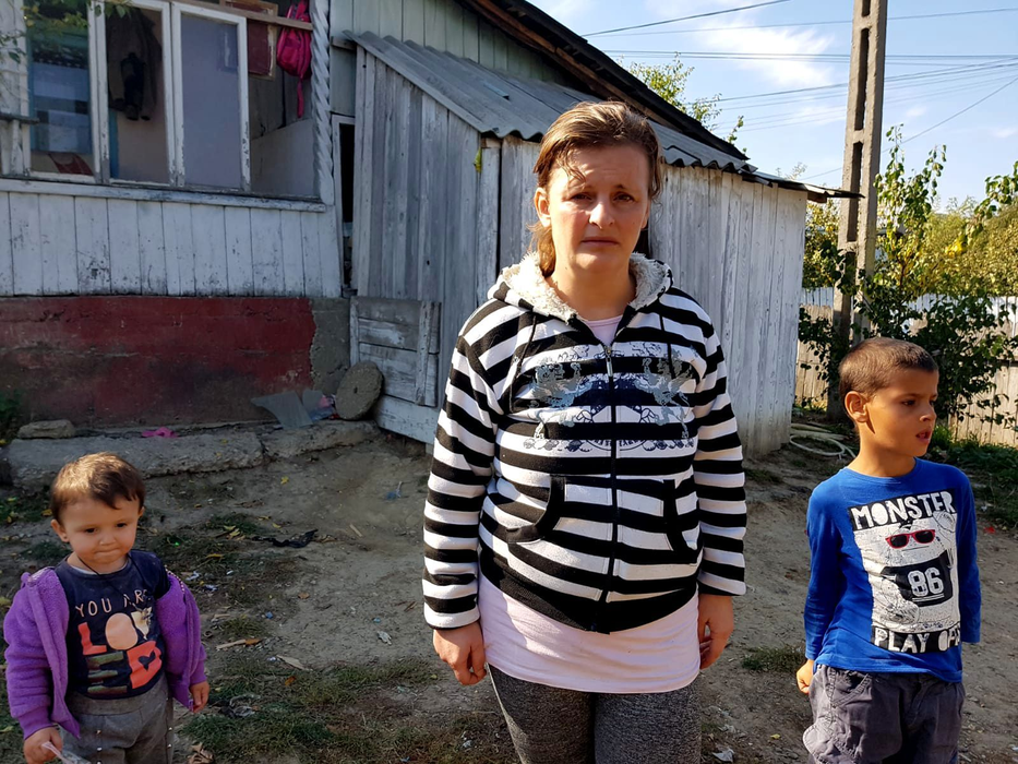 Drama fetiței din Vaslui care merge flămândă la școală a impresionat o țară întreagă! Cine s-a oferit să ajute familia Pruteanu