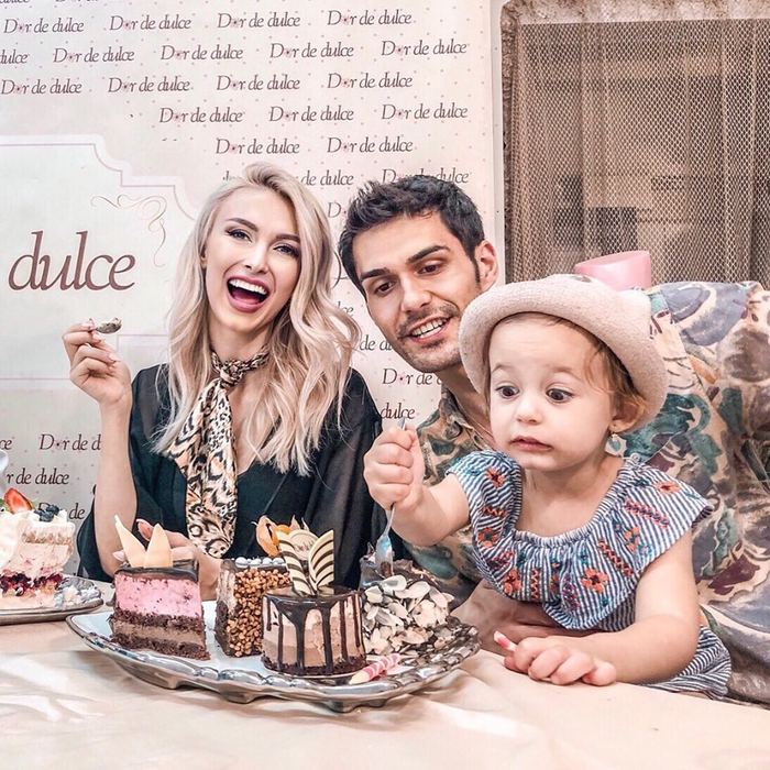 Cum vor arăta cele trei rochii pe care le va purta Andreea Bălan la nunta și botezul din toamnă