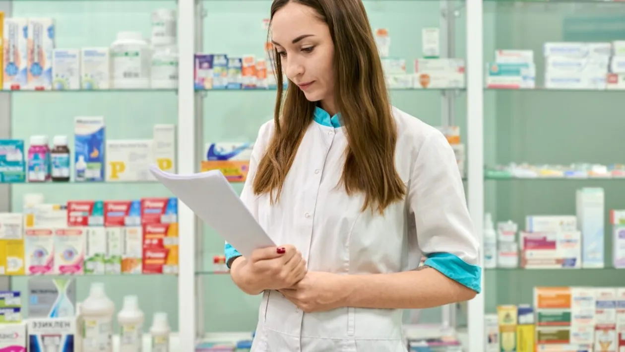 Cât câștigă o farmacistă la Catena în 2026. Ce salariu și beneficii lunare are