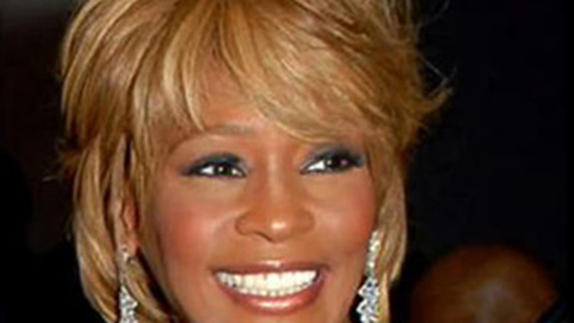 Whitney Houston ar putea fi deshumata si apoi ingropata in beton!