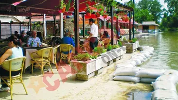 La terasa, cu picioarele in Dunare