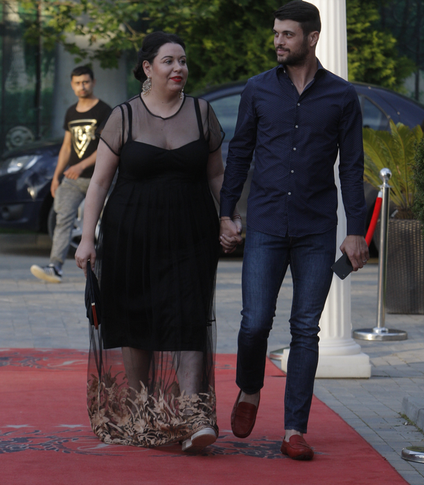 Oana Roman şi Marius Elisei, apariţie de senzaţie la un eveniment monden