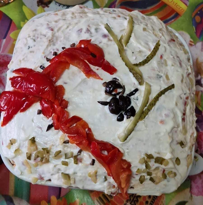 Salata de boeuf este nelipsită de sărbători/ Sursa foto: Facebook