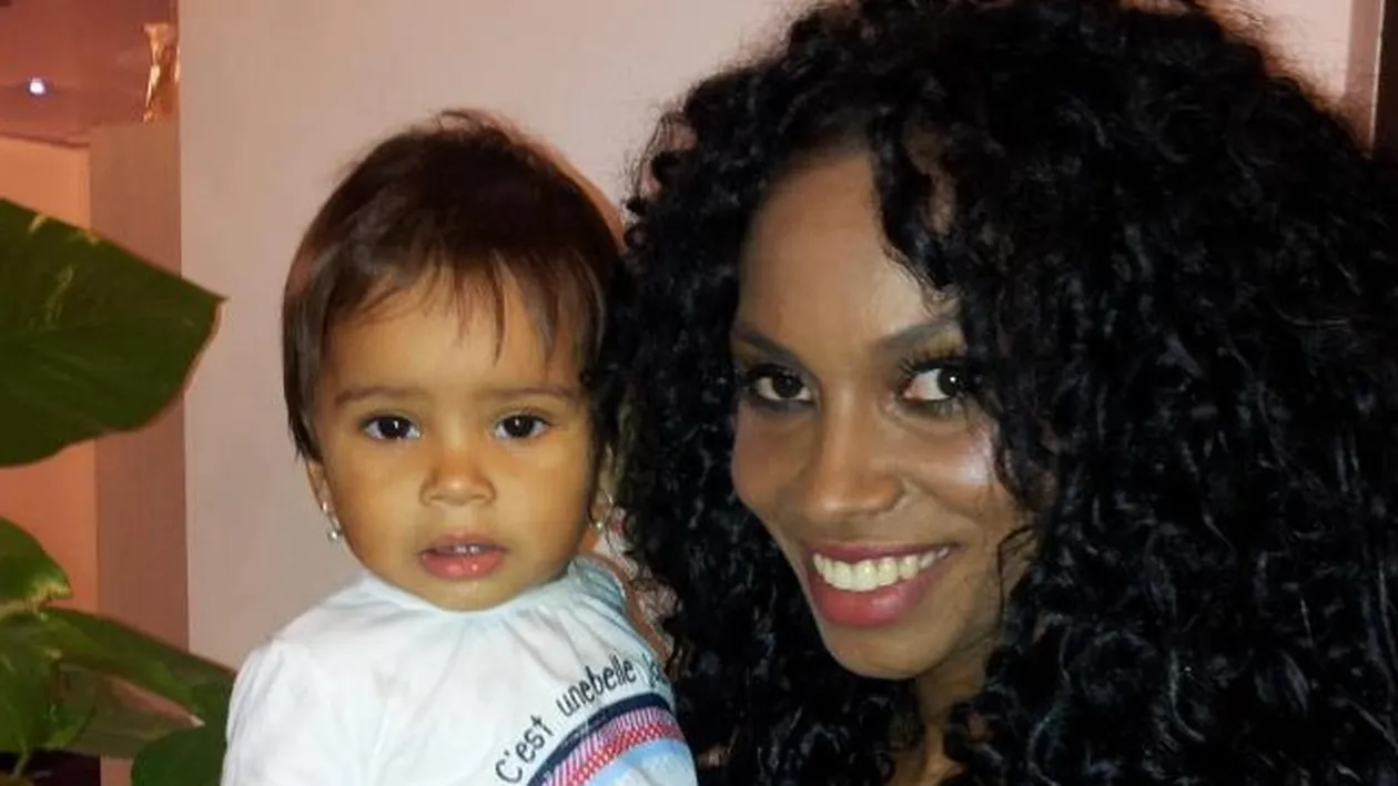 Despartita de iubit, Laurette si-a luat fiica si a fugit in Italia! Mulatra se dezbraca in Peninsula ca sa-si castige existenta!