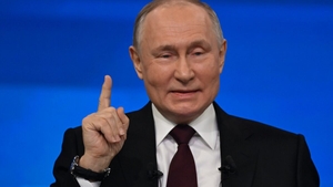 Rusia anunță că Vladimir Putin e gata să se întâlnească cu Volodimir Zelenski. Care e singura condiție impusă de Kremlin
