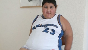 Deprimant! Ce s-a ales de Gabriel, botoșăneanul care, la 7 ani, cântărea 100 kg. Din păcate, e adevărat