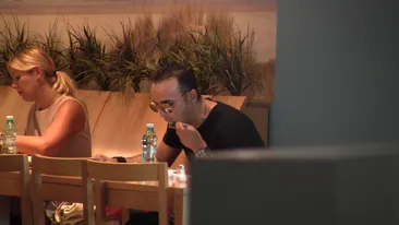 La soare se putea uita, dar la mancare, ba! Lui Cristi Enache i-au luat ochii fructele de mare!