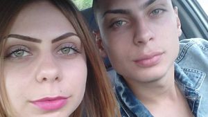 Ce a făcut mama celor doi fraţi din Dolj care au murit într-un tragic accident de maşină, la doar o zi de când şi-a îngropat copiii