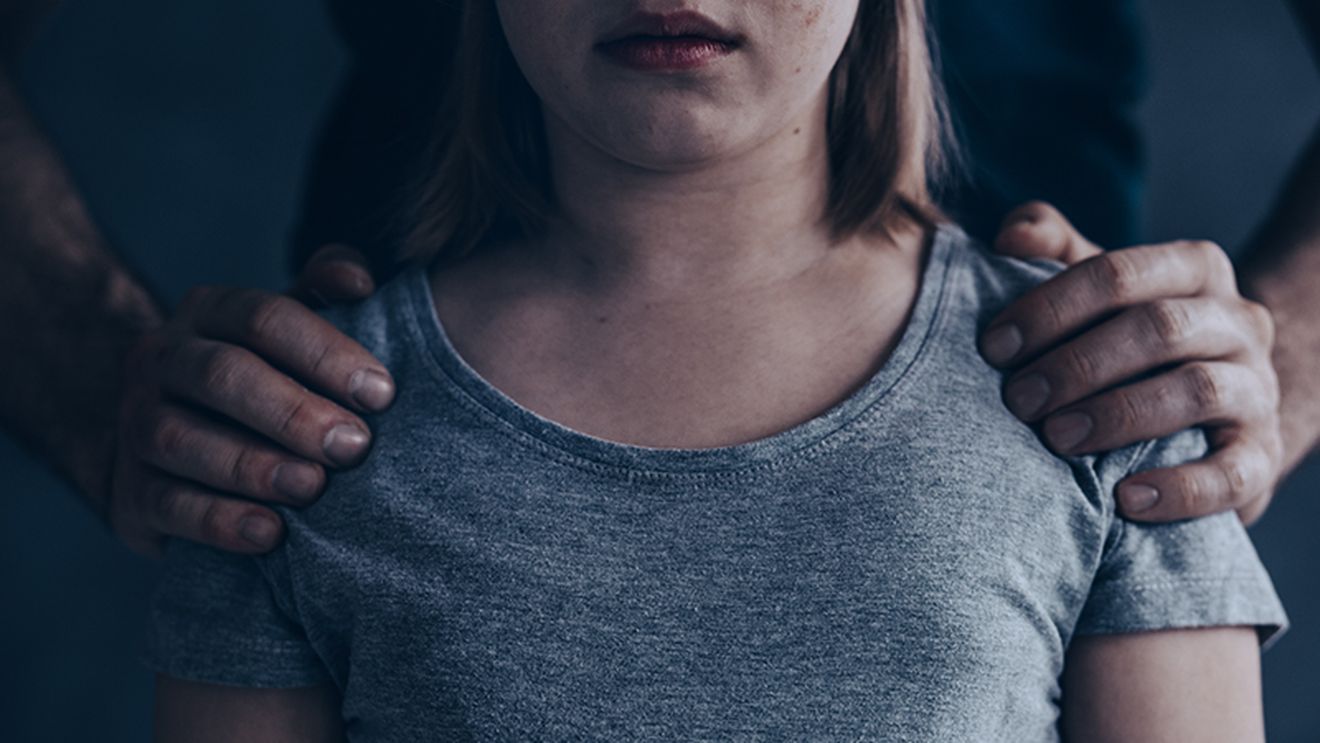 Povestea fetei din Satu Mare, dată la adopție, care s-a îndrăgostit de tatăl ei: „Chiar dacă ştiam, tot am făcut-o”