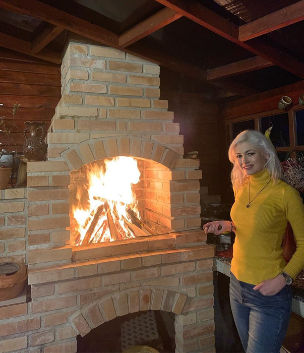 Flavia Apostol cântărea în 2013 doar 35 de kilograme. Cum arată acum, după ce s-a îngrășat