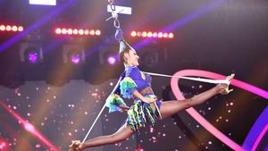 Cine e Luana Cayres, de fapt, concurenta iUmor care a dansat samba atârnată de păr, la Antena 1. VIDEO
