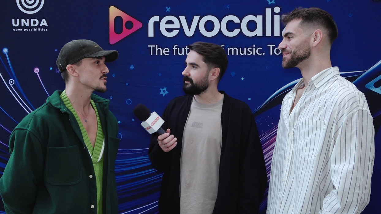 Emil Rengle și iubitul lui se țin de cuvânt și s-au pus pe treabă după logodnă: părinți de fată și de băiat! ”Familia secolului!”