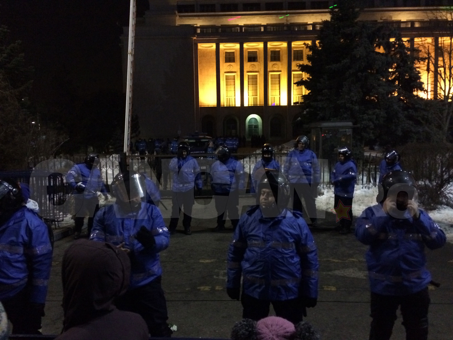 Dosare penale după bătălia din Piata Victoriei. Jandarmi şi manifestanti raniti