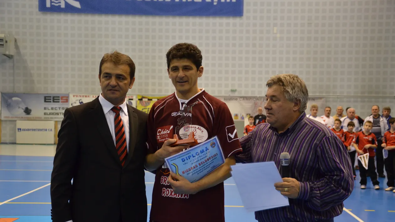 Legendele fotbalului din Banat s-au reîntâlnit la Resita! Belodedici, premiat la categoria old boys