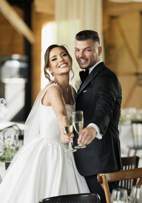 Finalistul Românii au talent și fosta prezentatoare METEO de la Prima TV s-au căsătorit religios! Primele imagini de la nunta lui Valentin Luca și Roxana Ghiorghian