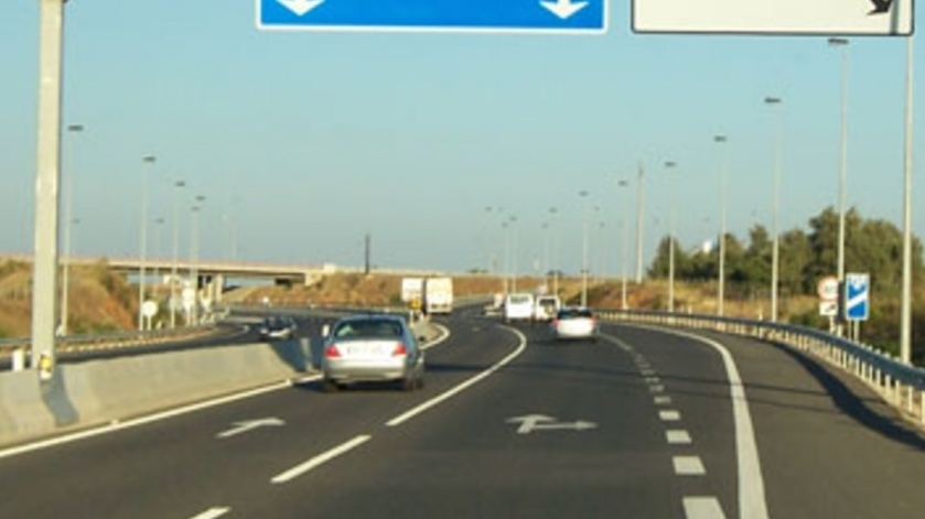 O bunică de 79 de ani, surprinsă pe autostradă cu 238 km/oră!