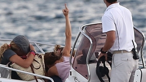 Vanessa Paradis, pachet de nervi dupa despartirea de Johnny Depp! N-o sa-ti vina sa crezi ce gest vulgar a facut in fata copiilor ei!