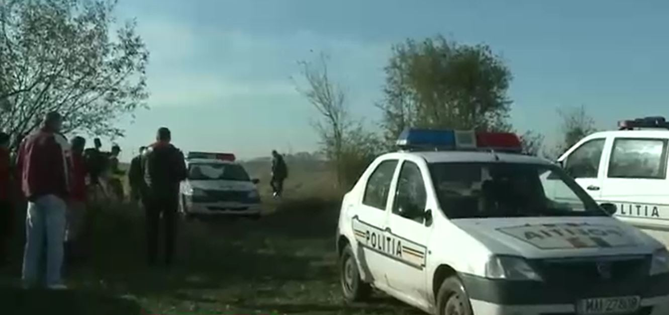 Fragmente osoase, aparent umane, descoperite pe un câmp de la marginea Bucureștiului. Ce lucruri au găsit criminaliștii când au ajuns la fața locului