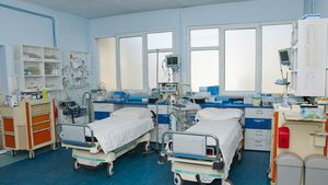 O fostă profesoară de română, reacție acidă atunci când asistenta i-a spus „tanti”: „Dacă nu eram eu, nu ajungeați voi asistenți și doctori!”