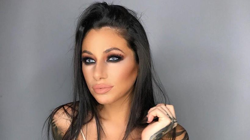 Roxana Vancea „şi-a tunat” faţa! Cum arată acum bomba-sexy, după ce a fost pe mâinile esteticianului