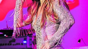 Jennifer Lopez canta la mese! 1 milion $ in juma' de ora