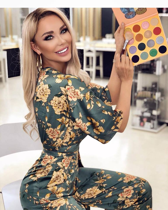Pe urmele lui Moni și ale lui Mr. Pink! Bianca Drăgușanu, întâlnire nocturnă cu un bogătaș chinez