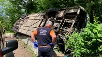 Un autocar cu 50 de copii și adulți s-a răsturnat pe DN 73, între Pârâul Rece și Râșnov. PLANUL ROȘU activat