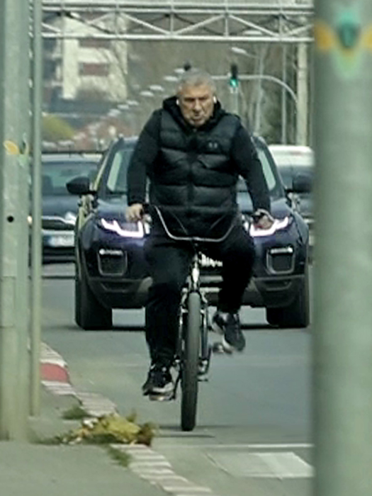 Victor Becali a plecat la plimbare cu bicicleta (Foto: CANCAN.RO)