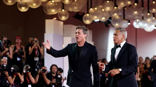 Au întors toate privirile! Brad Pitt şi George Clooney, apariţie spectaculoasă la Festivalul de film de la Veneția