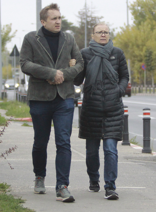 Aleksandras Cesnavicius și soția lui au înfruntat frigul și și-au văzut de plimbare / Sursă foto: CANCAN.RO